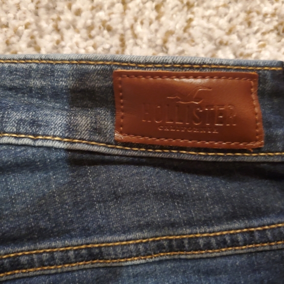 Hollister Size 5 Ultra High Rise Jeans Raw Hem - Picture 4 of 5